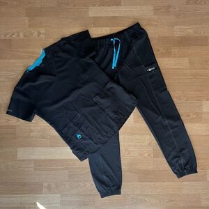 Sold - CARHARTT black scrub jogger set sz S
